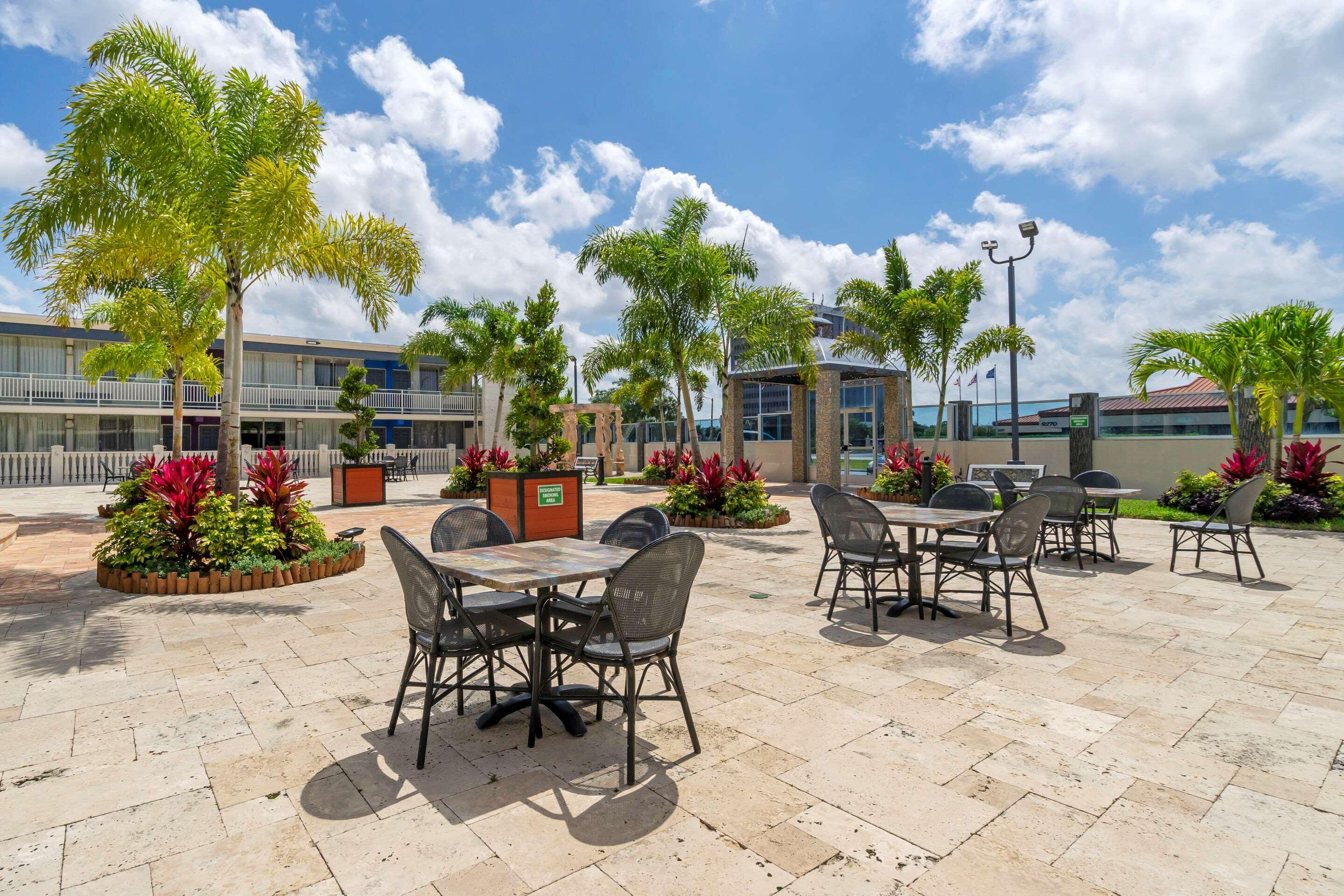 Quality Inn And Conference Center Tampa-Brandon Heartland Exteriér fotografie
